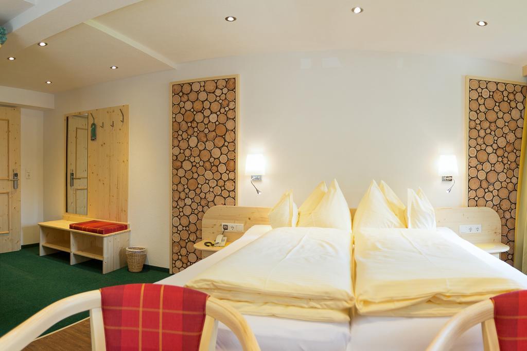 Hotel Garni Grünmoos Sankt Jakob in Defereggen Habitación foto