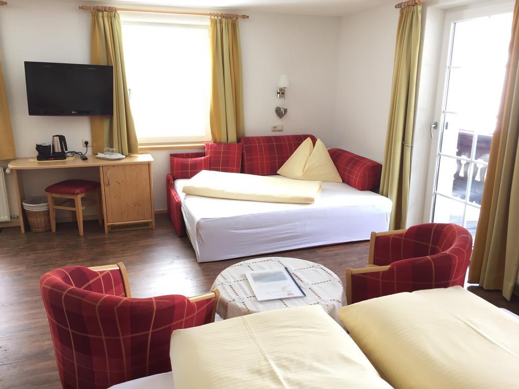 Hotel Garni Grünmoos Sankt Jakob in Defereggen Exterior foto